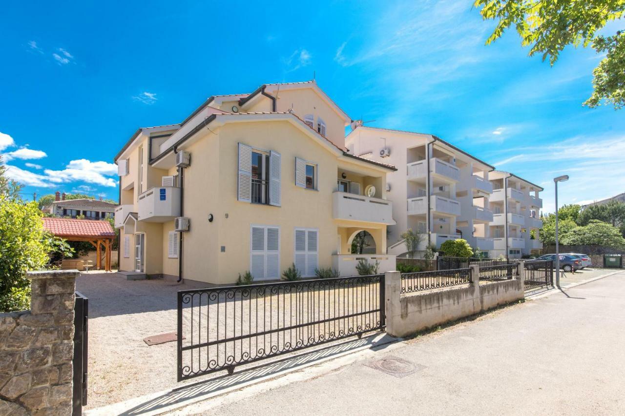 Apartments Nino Малинска Экстерьер фото