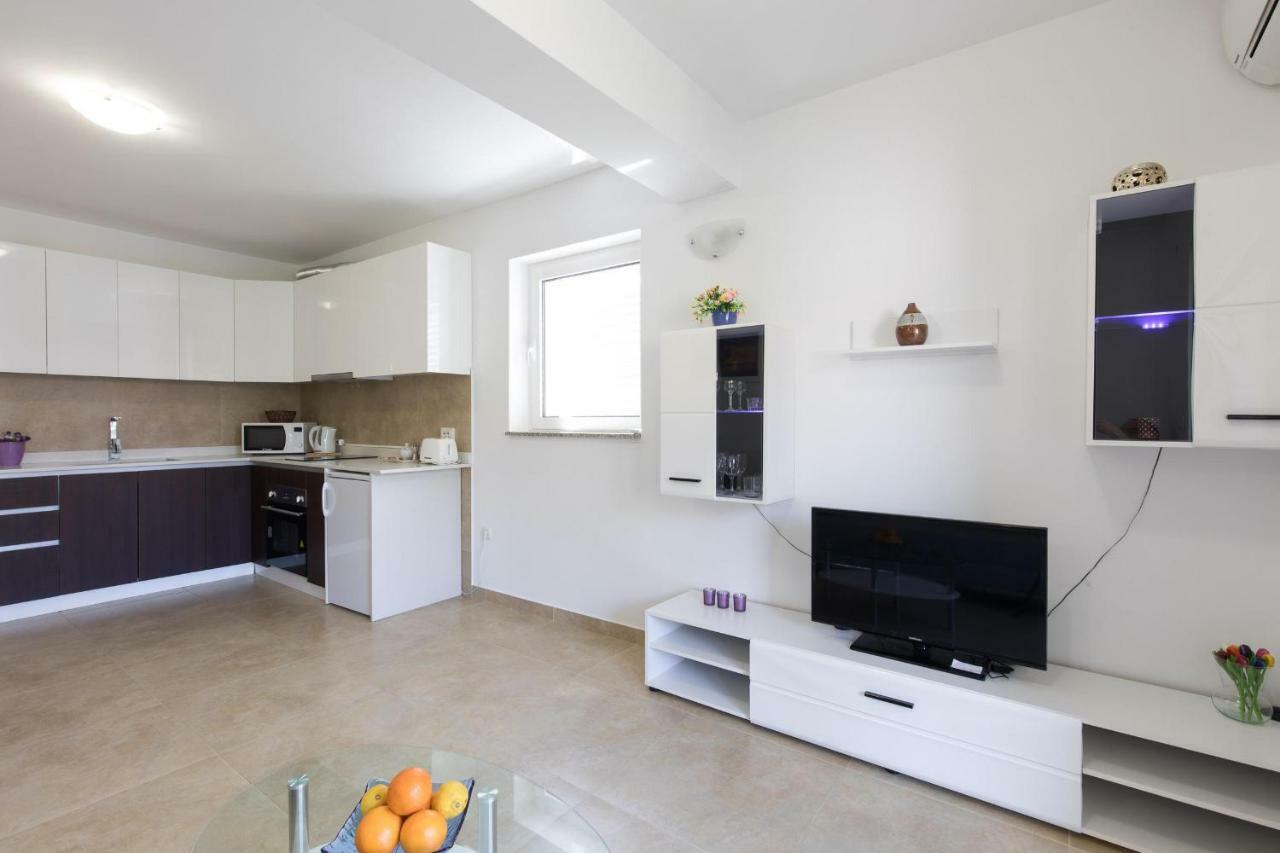Apartments Nino Малинска Экстерьер фото