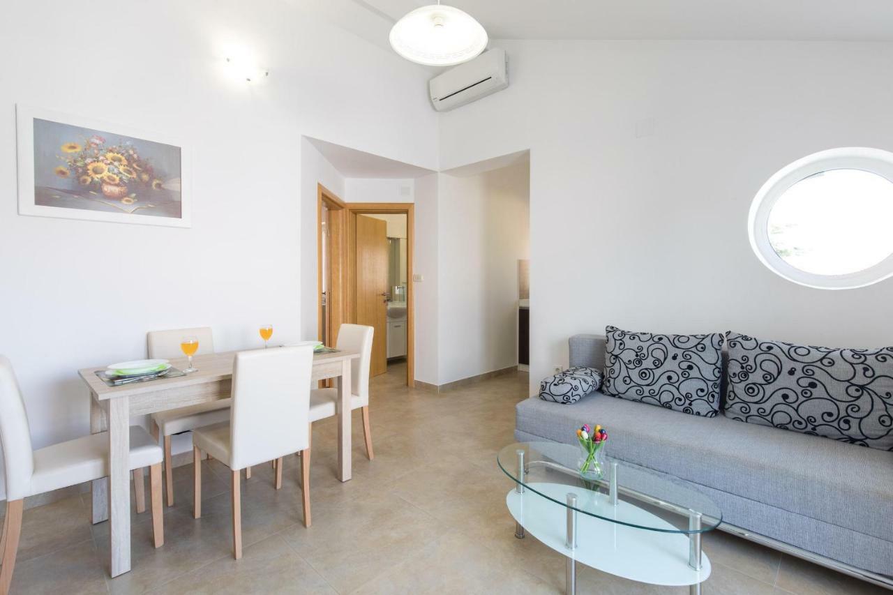 Apartments Nino Малинска Экстерьер фото