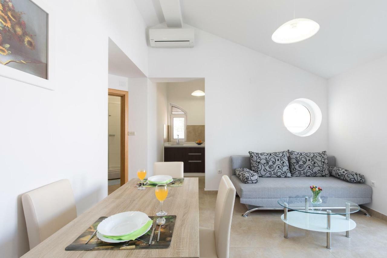 Apartments Nino Малинска Экстерьер фото