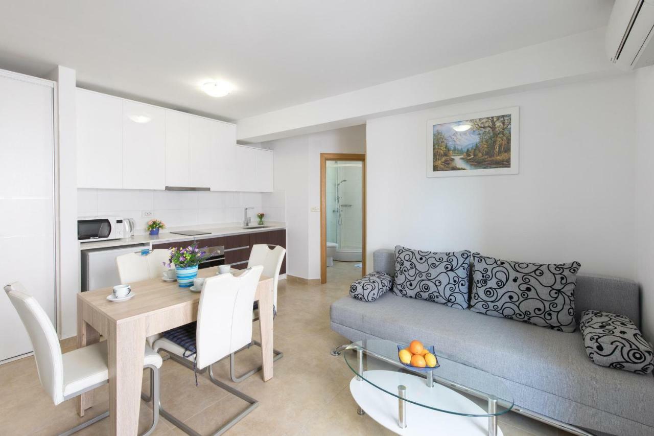 Apartments Nino Малинска Экстерьер фото
