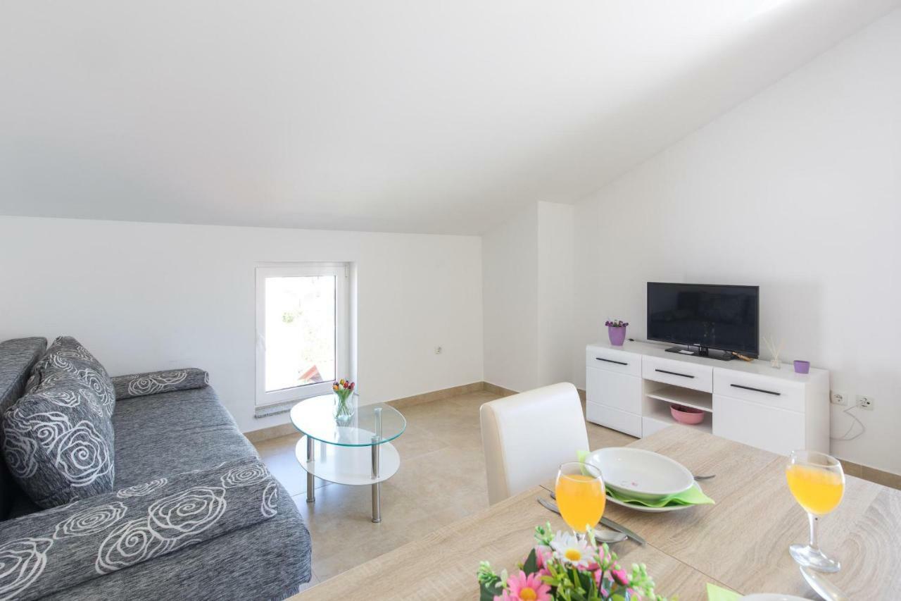 Apartments Nino Малинска Экстерьер фото