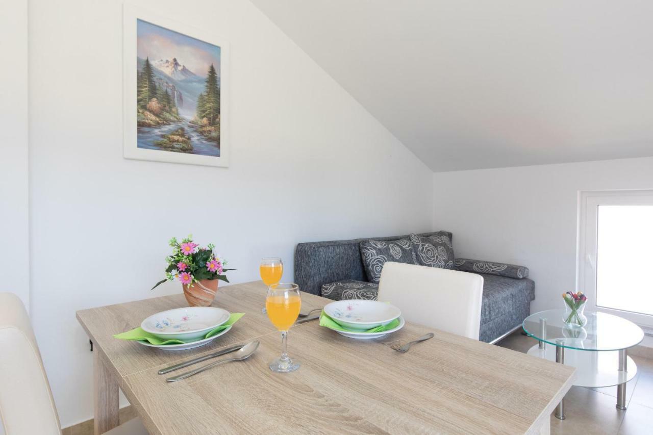 Apartments Nino Малинска Экстерьер фото