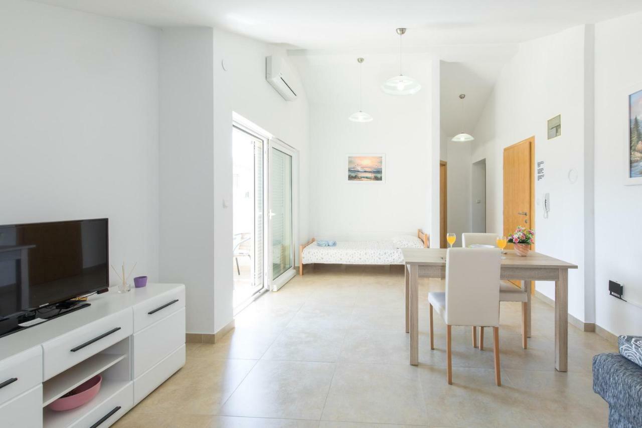 Apartments Nino Малинска Экстерьер фото