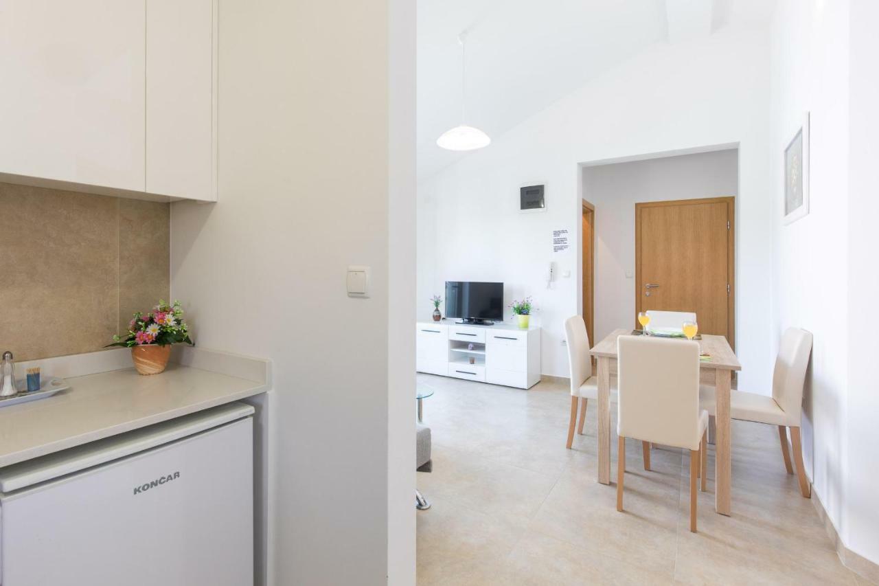 Apartments Nino Малинска Экстерьер фото